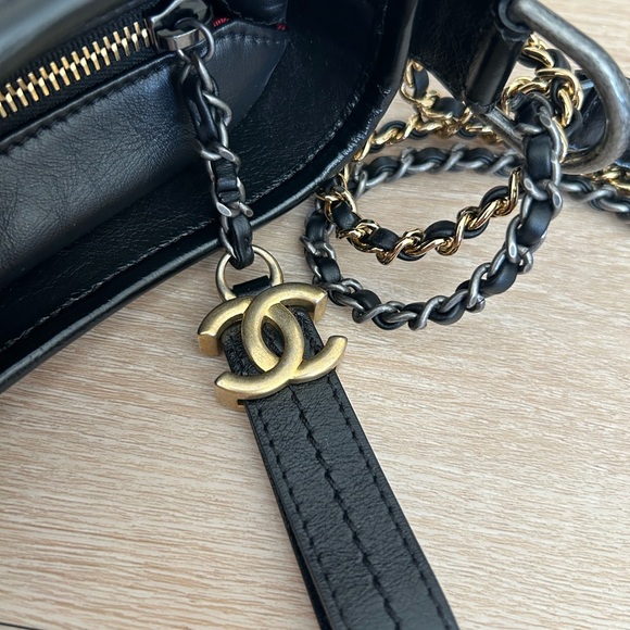 CHANEL Handbags - Chanel Gabrielle hobo quilted bag